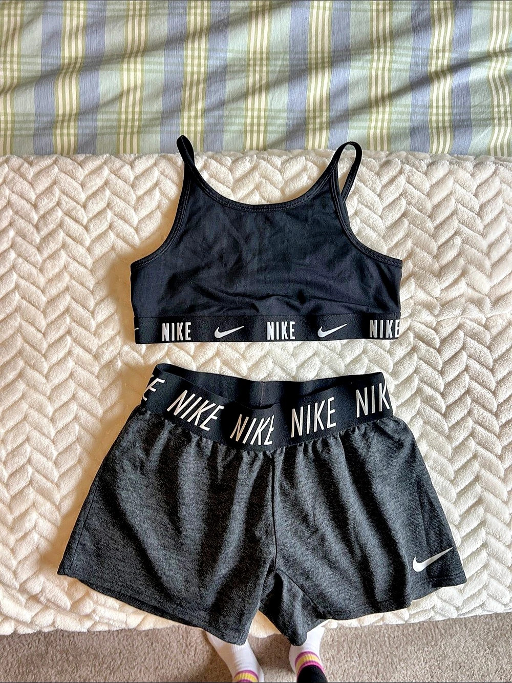 Nike Dri-FIT Girls Medium Black Athletic Set Like New